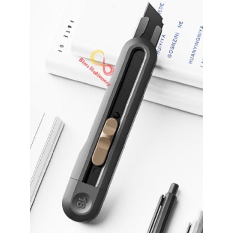 

ready !!! Cutter hitam Deli black cutter besar cuter pisau pemotong Cutter 18mm kater besar silet besar