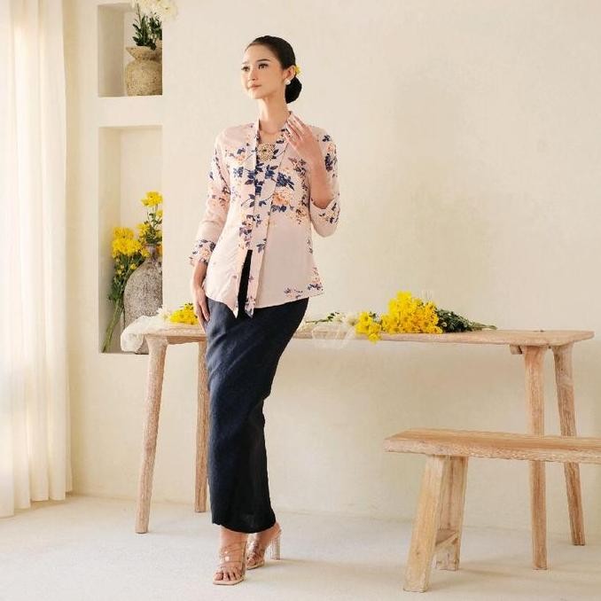 Kebaya Kutu baru Modern Katun Jepang by Khalisa Batik - Hanum Cream