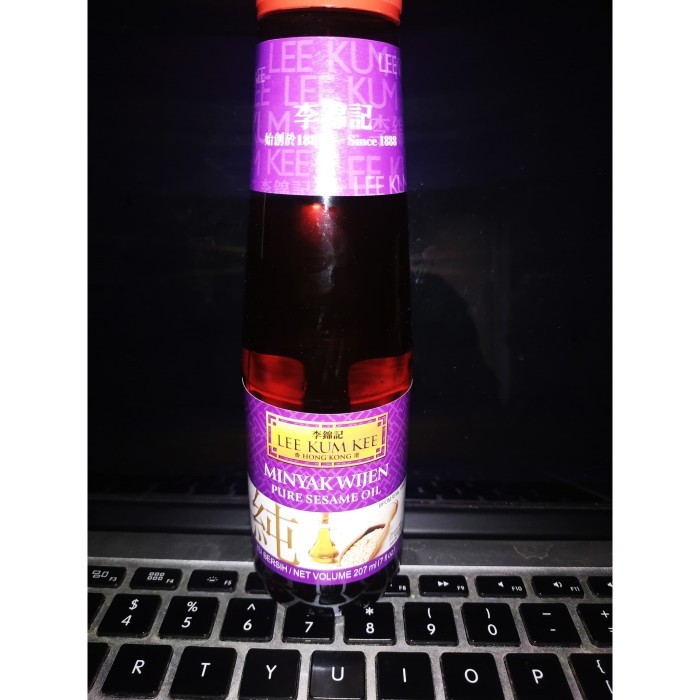 

BISA GOSEND! LEE KUM KEE SESAME OIL / MINYAK WIJEN 207 ML