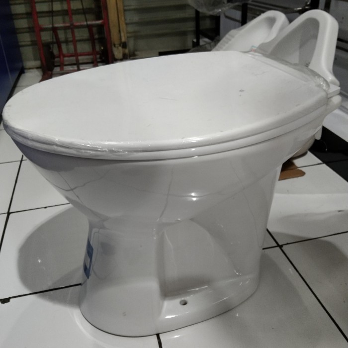 ___] closet toilet duduk siram kloset Trilliun Eureka white