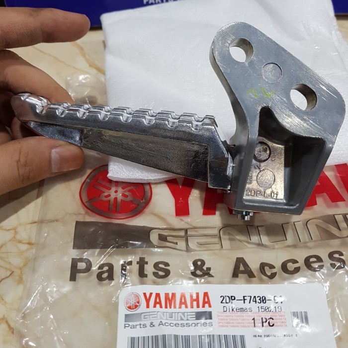 Besi Dudukan Pijakan Kaki Blk Belakang Kiri Nmax Asli Ori Yamaha 2Dp Barang Langka