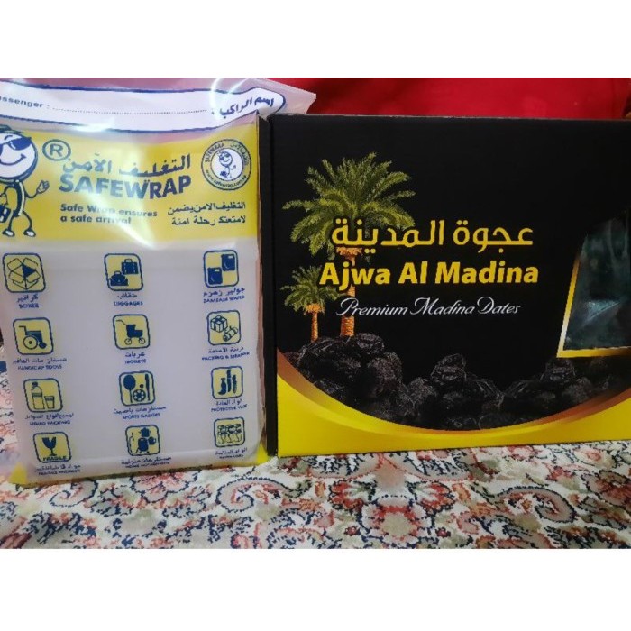 

Paket hemat 1 liter air zam-zam dan 1 kg kurma azwa