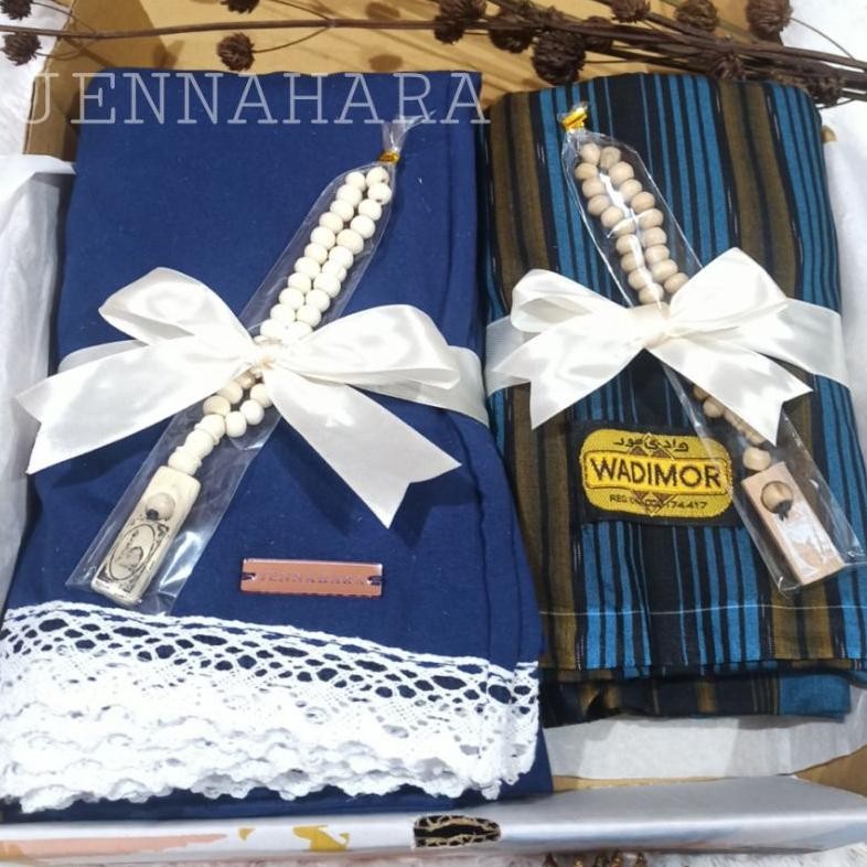 Hampers Mukena dan Sarung Preum Free Gift Card/ Kado Pernikahan/ Hadiah Mukena dan Sarung/ Hampers L