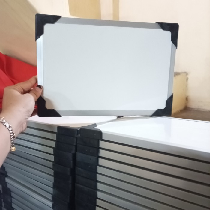 

OBRAL PAPAN TULIS KECIL 20X30CM KODE 580