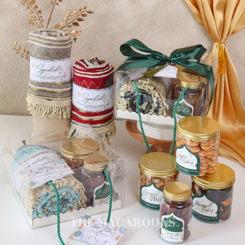 

Hampers Mika Box Lebaran Idul Fitri isi Sajadah Kurma dan Kue Kering / Parcel Hadiah Souvenir Ramadhan