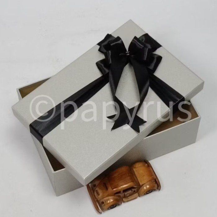 

Papyrus 20X30 Tinggi 10Cm Kotak Kado Gift Box Hadiah