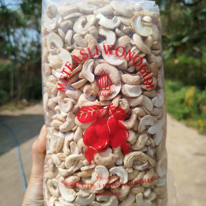 

BARANG TERLARIS Mete Mentah Kering Belah Dua Food Snack Kacang Mede Asli Wonogiri