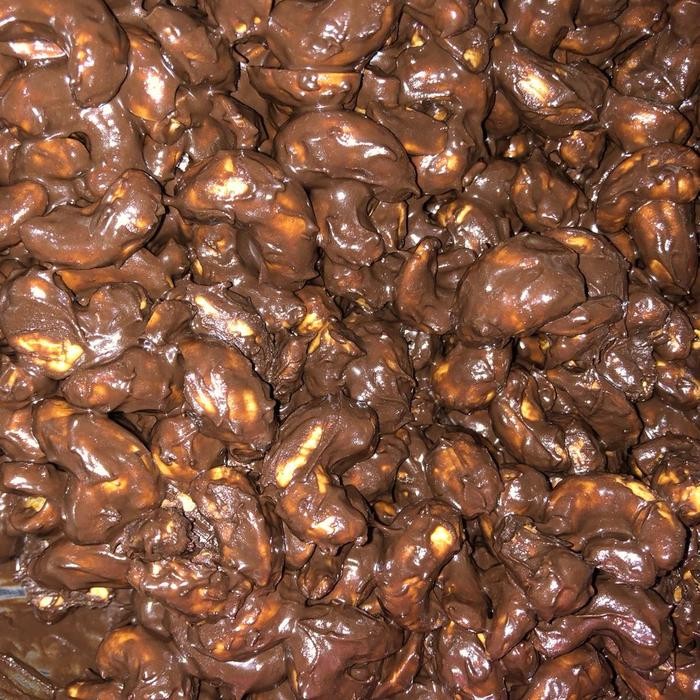 

BARANG TERLARIS Mete Rasa Coklat 500gram Camilan Food Snacks Mede Manis