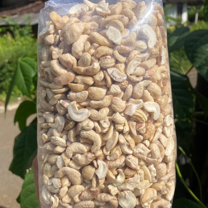 

BARANG TERLARIS KACANG METE MENTAH REMUKAN PECAHAN 1KG Food Snacks Mede