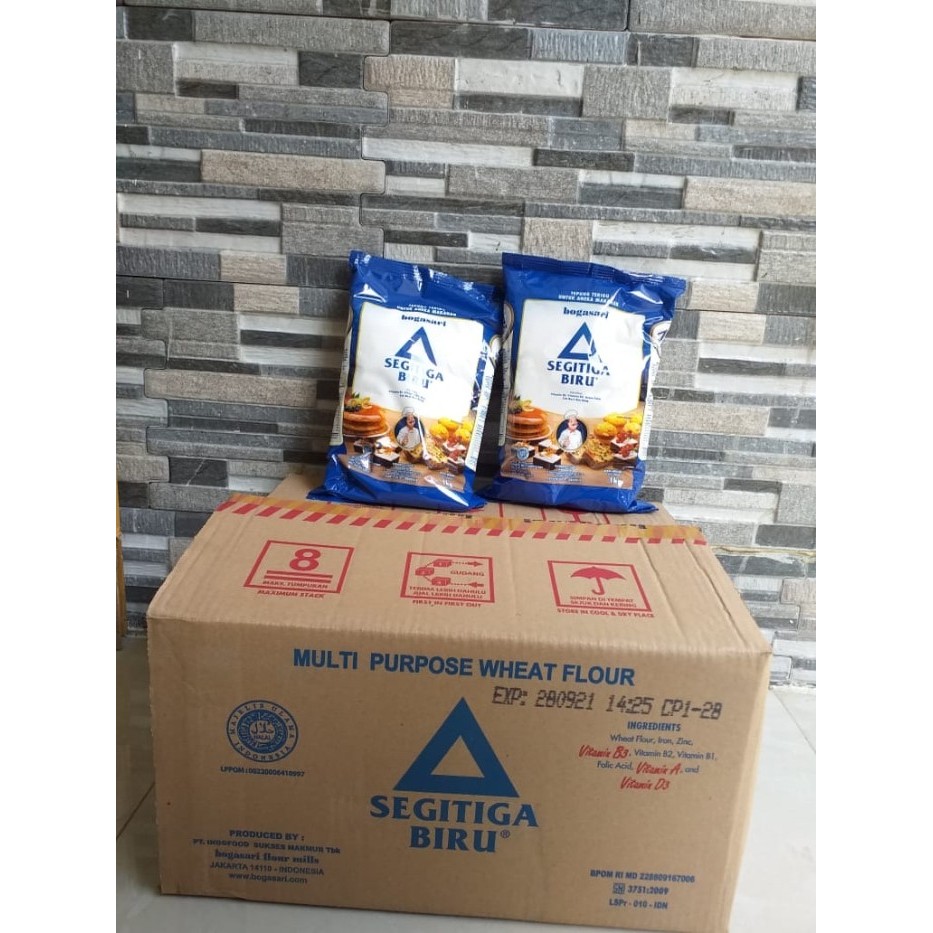 

BARANG TERLARIS Tepung Segitiga Biru 1 Dus