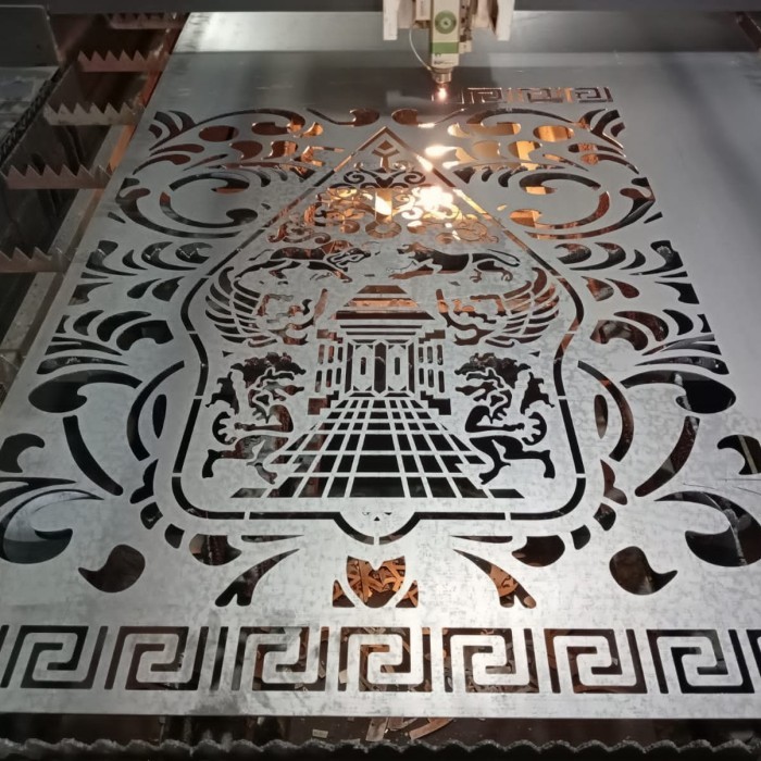 laser cutting plat besi / metal