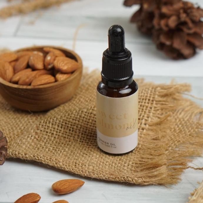 

SEWEET ALMOND OIL 20 ml by THESOAPSTORY Berkualitas