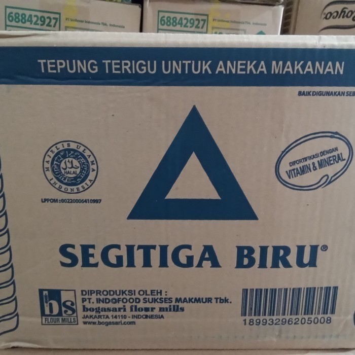 

TEPUNG TERIGU DUS 500G X 20BKS / TERIGU SEGITIGA 500G / SEGITIGA 1/2KG