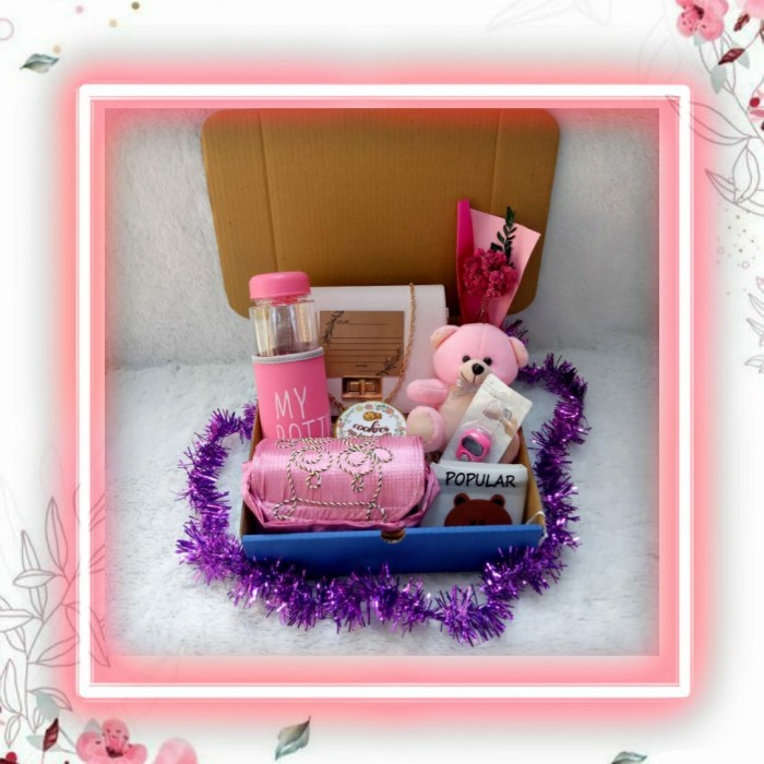 PAKET KADO WANITA -AM- HADIAH ULANG TAHUN/ANNIVERSARY / PERAYAAN KADO