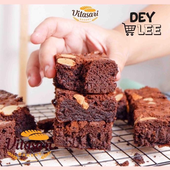 

VITASARI Brownies Panggang Almond Besar Bandung Berkualitas