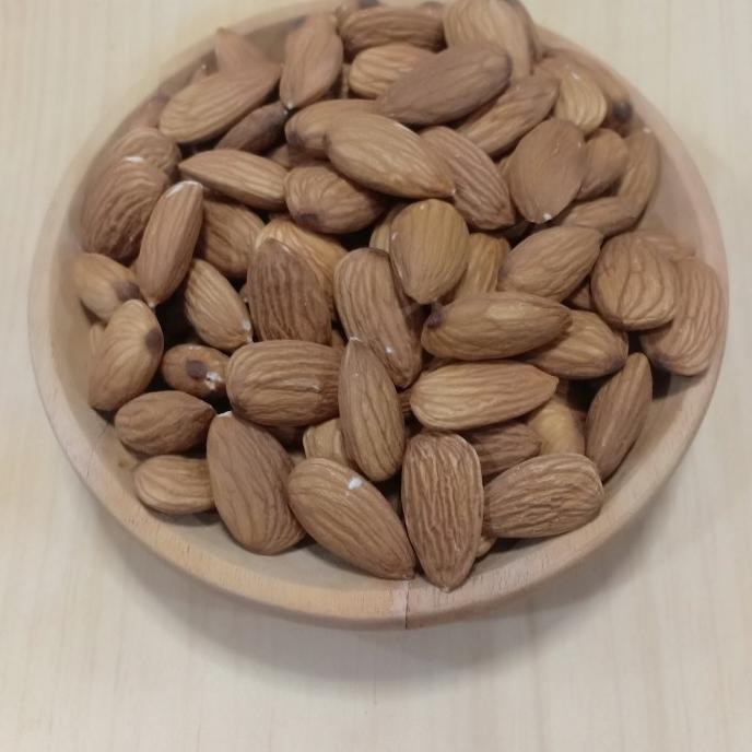 

ALMOND WHOLE MENTAH 500GR RAW ALMOND WHOLE Berkualitas