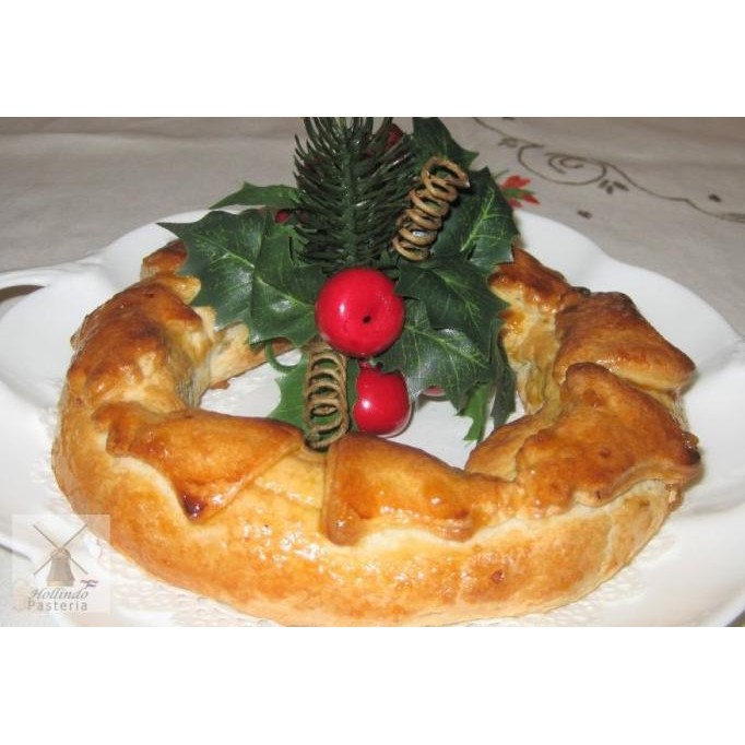 

Dutch 'Kerstkrans' : Christmas Pastry Wreath filled with Almond paste Berkualitas