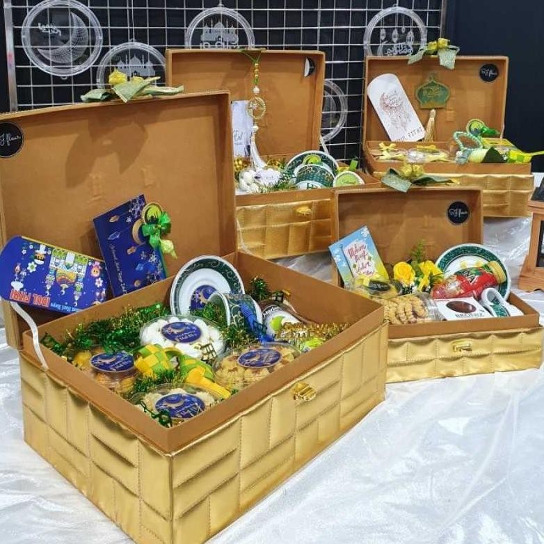 

Paket Box Hampers Lebaran Kue Kering Toples Murah 22