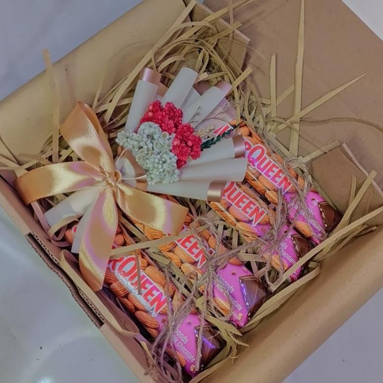 

SPECIAL Hampers Gift Box Coklat Silverqueen Kado Ulang Tahun / Anniversary / Valentine/ Wisuda / Lebaran VE29