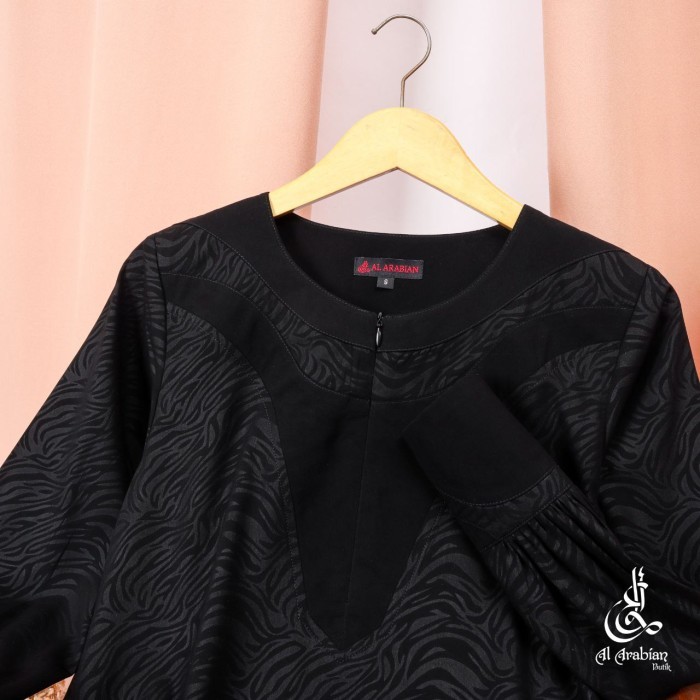 Abaya RASHIQA Embos Jetblack - Al Arabian #ayranashwa #alarabian
