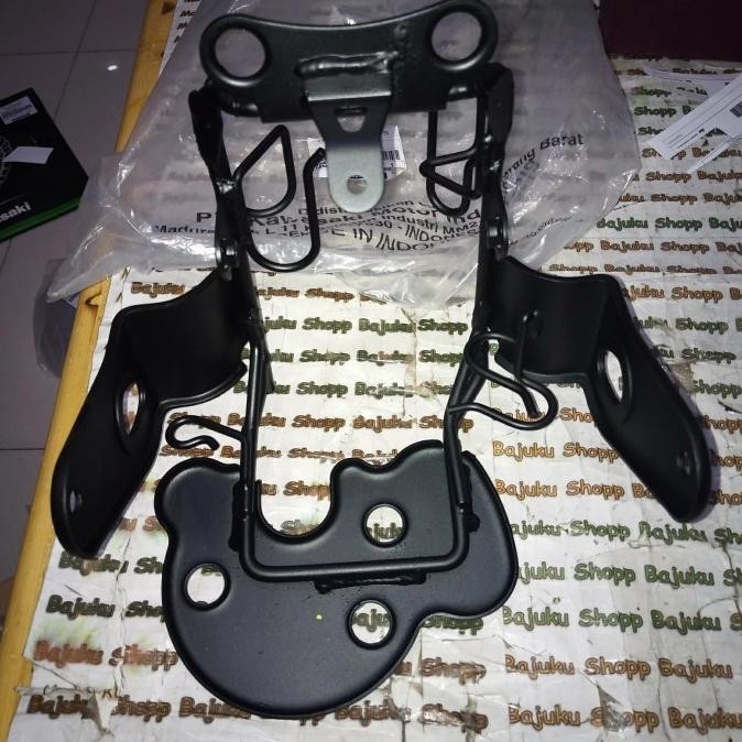 Promo BRAKET BREKET LAMPU W175TR W175 TR W 175 TR ORIGINAL KAWASAKI COD