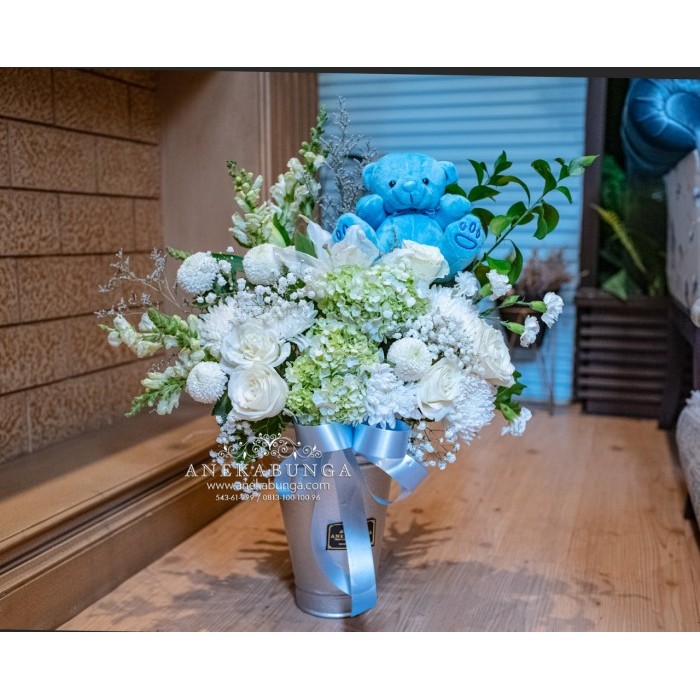 Rangkaian Bunga Asli Boneka New Born Bayi Pot Kaleng Tin Fresh Flower