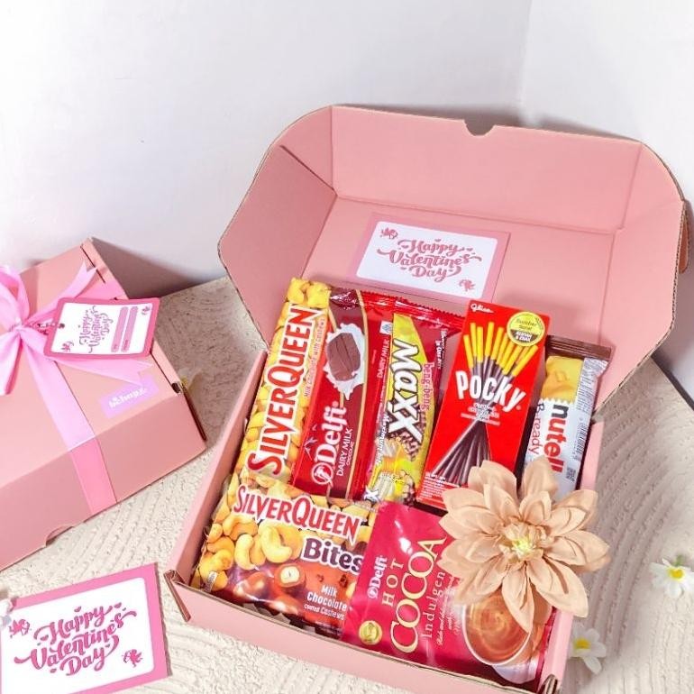 

TERLARIS [HAPPINESS] Hampers Valentine / Kado Valentine / Hampers Ultah / Birthday Gift / Valentine Gift / Kado Cewek / Hadiah Pacar / Kado Bestie / Hadiah Ulang Tahun / Kado Pacar / Gift Box / Hampers Kado Jember / Custom Foto / Hampers Custom rwe-45