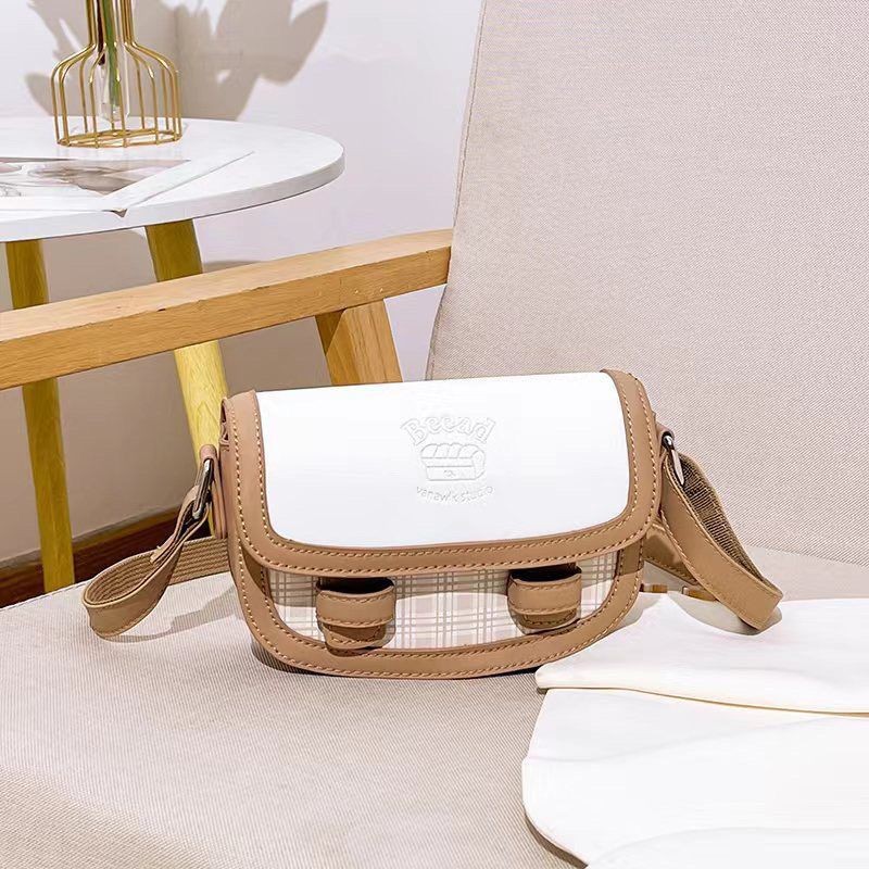 

【High Quality Material】Xiaohongshu New Bread Sweet Cute Girl Cambridge Underarm Tofu High-end Sense Crossbody Shoulder Bag3.7