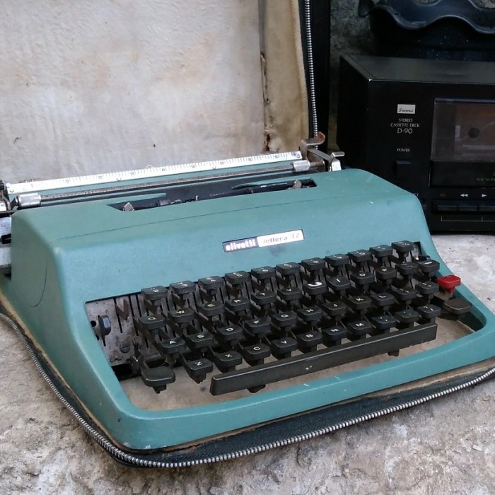 

TERBARU! mesin tik mesin ketik olivetti lettera 32