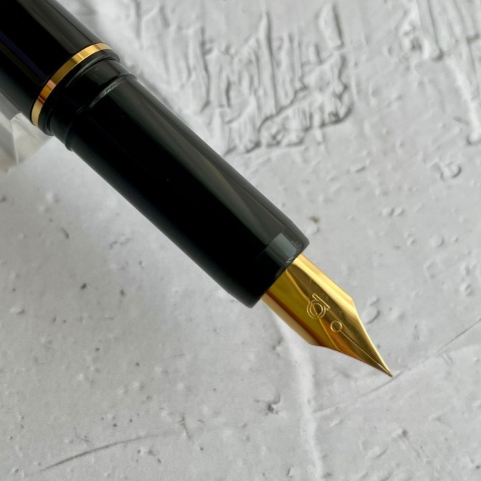 

Platinum Desk Fountain Pen Dpq-700A Promo