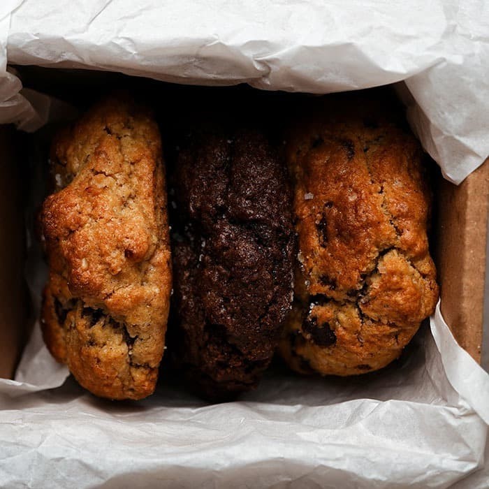 

Product Terlaris Assorted Cookies (With 2 Matcha Macadamia White Chocolate Cookies)