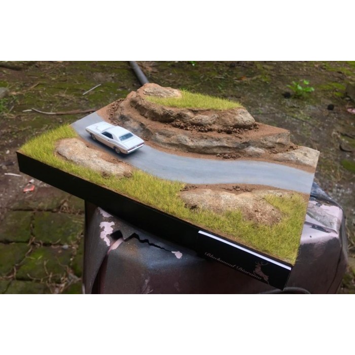 Diorama Hot Wheels Jalan Aspal Grassland