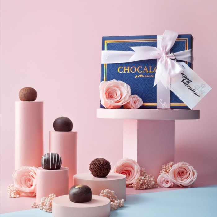 

VALENTINE CHOCOLATE HAMPERS BY CHOCALOCA