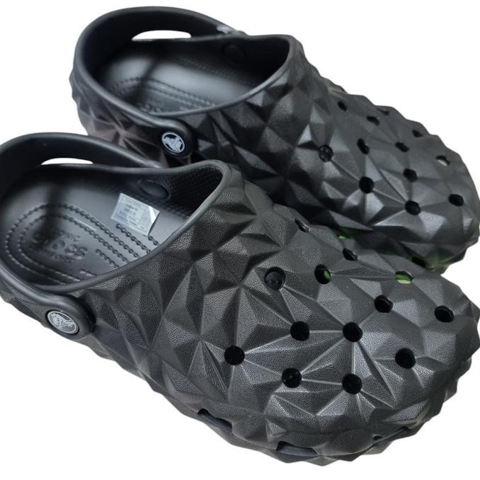 SANDAL CROCS GEOMETRIC UNISEX/CROCS GEOMETRIC UNISEX/CROCS WANITA/CROCS PRIA/SANDAL CROCS PRIA/SANDA