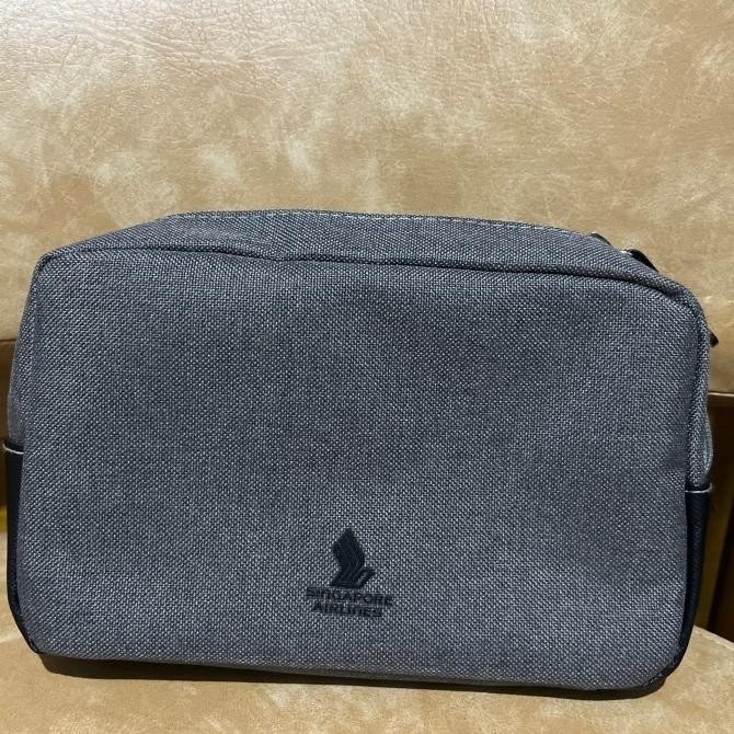 Amenity kit pouch/ bag  by Singapore Airlines