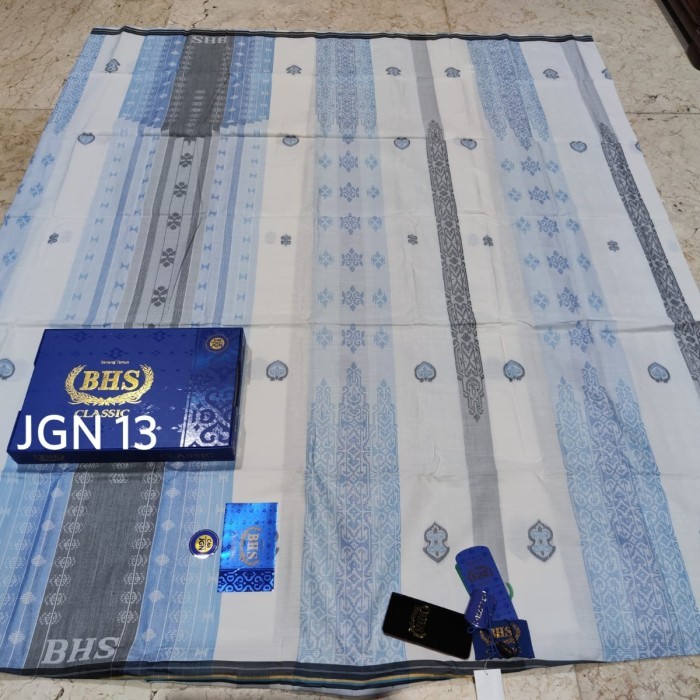 Sarung BHS Classic Jacquard Gold