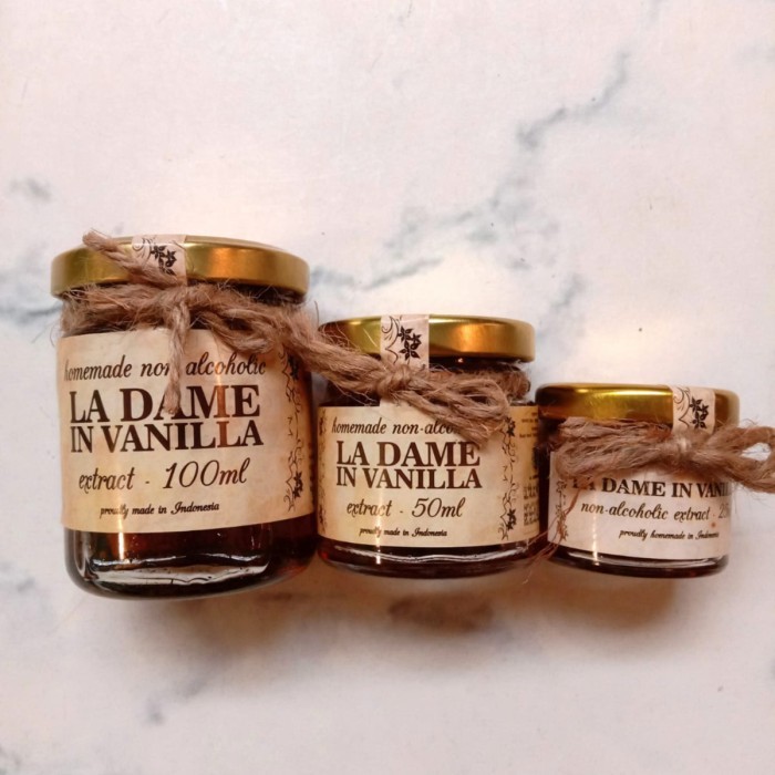 

La Dame In Vanilla Home Made Non-Alcoholic Vanilla Extract Kode 837
