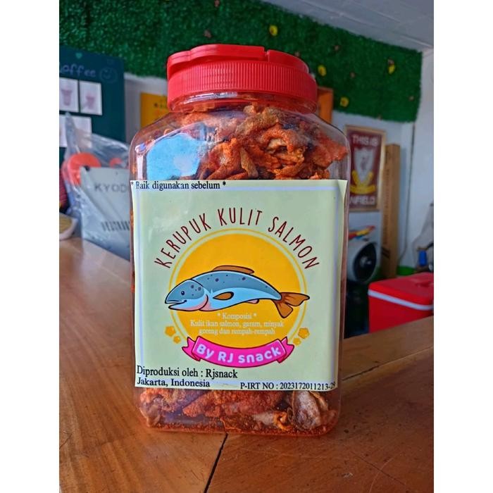 

New Kerupuk Kulit Ikan Salmon Varian Rasa Spicy Cemilan Enak Murah Crunchy Kemasan Toples Double