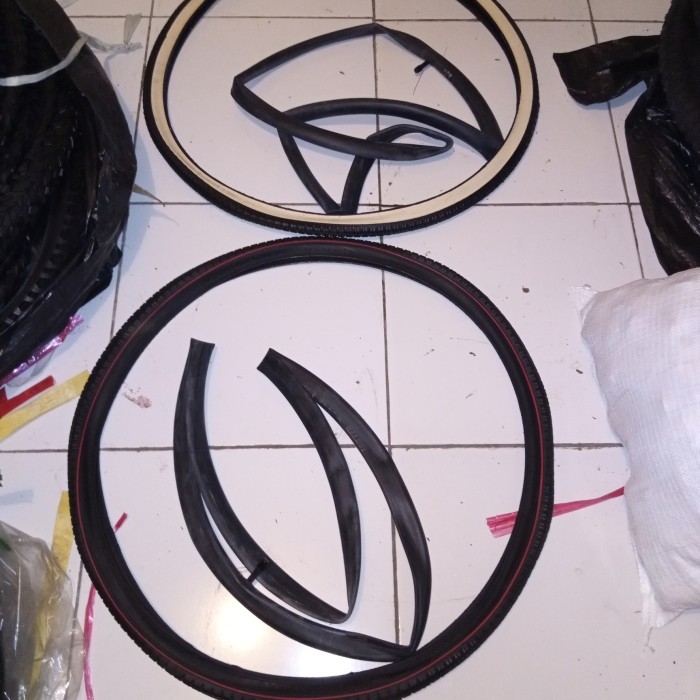 1 SET 26 X 1 3/8 BAN LUAR DALAM UNITED SEPEDA JENGKI / TAIWAN JEPANG KODE 583