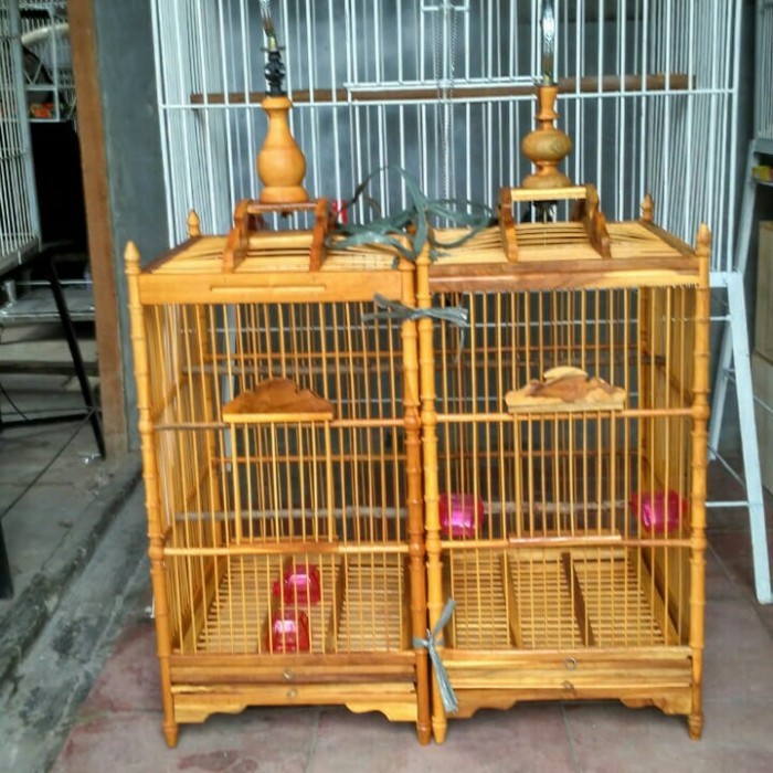 KANDANG BURUNG KOTAK NO 3 PERNISAN KAYU JATI BUAT BURUNG KENARI DLL KODE 1074