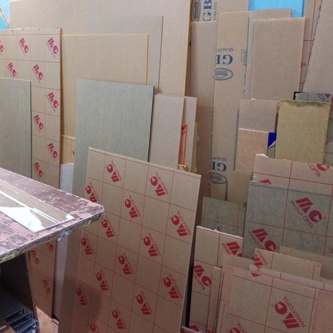 

CO DESKTOP ALL IN ONE - akrilik bening tebal 2mm bening ukuran 40x200cm / 200x40cm
