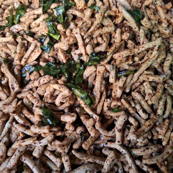 

CUCI GUDANG Basreng Pedas Daun Jeruk 800gr Asin Pedas Aroma Jeruk Snack Kering Pedas Asin - Food,