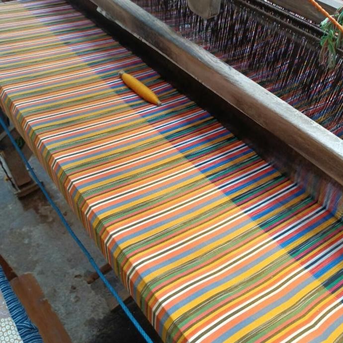 bahan kain tenun lurik warna kombinasi kuning orange adat jogja solo [terbaik]