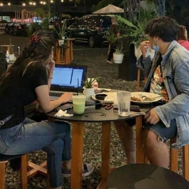 Sale Meja Kursi Cafe Jumbo Meja Makan Set Minimalis (1 Meja + 4 Kursi) Furniture