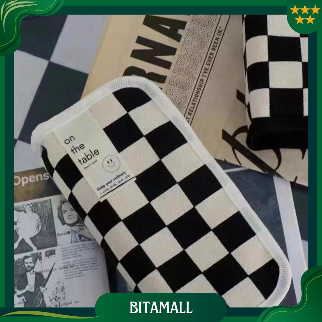 

Carat Tempat Alat Tulis Jepang Berkapasitas Besar / Kotak Pensil Kotak-Kotak Hitam Putih Berkapasitas Besar / Kotak Pensil / Super Large Capacity Pencil Case Cod