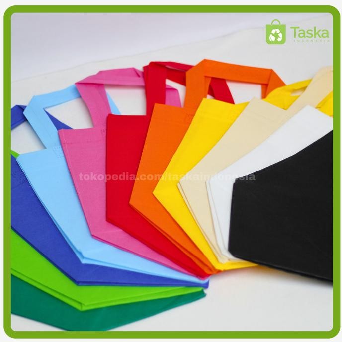 

Goodie Bag Spunbond Box 24x24x24 Cream Lusin / Tas Spunbond Polos murah