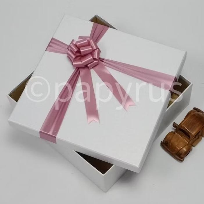 

PAPYRUS 30x30 Tinggi 10cm Kotak Kado Gift Box Hadiah V2