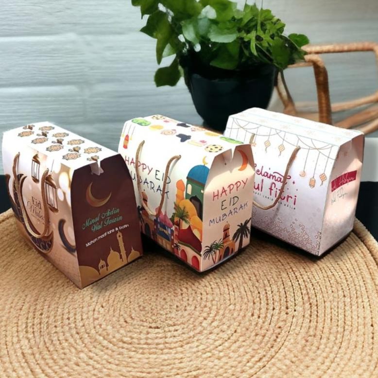 

10 Pcs Gable Box Hampers Idul Fitri Muat 3 Toples Jar 500-750 ml Hijau Tua Poly Gold uk 28x10x11 cm (tinggi total 16cm )