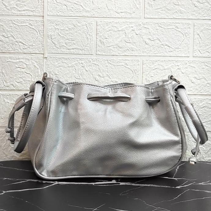Ostrea Bag Original by Andari Handbag Tas Selempang Wanita - Silver