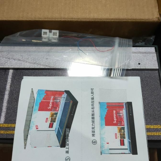 moreart more art diorama supreme with figure supreme